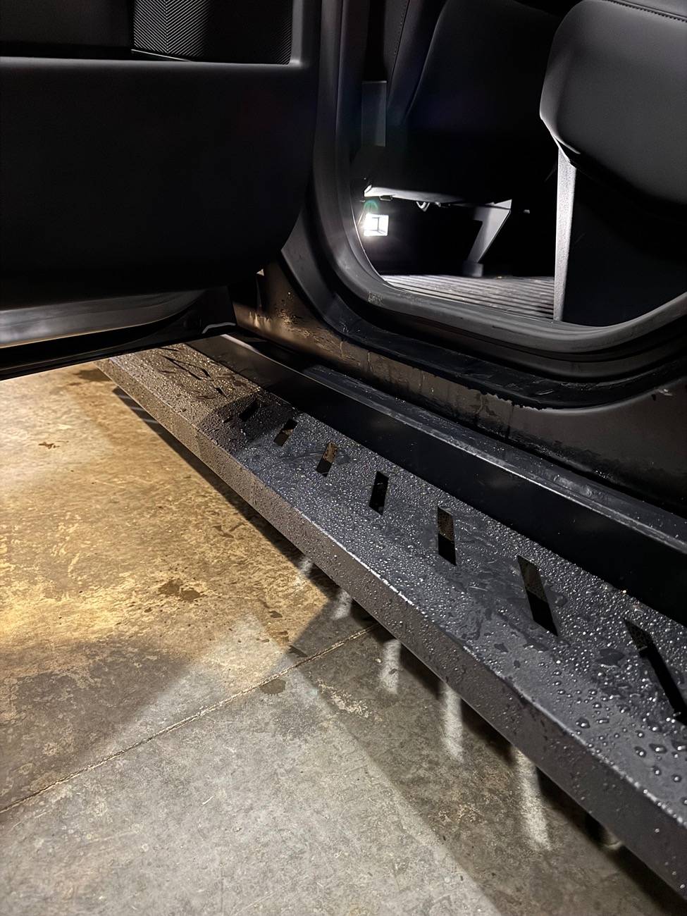 Tesla Cybertruck Non-Sponsored Running Board Reviews? IMG_2029