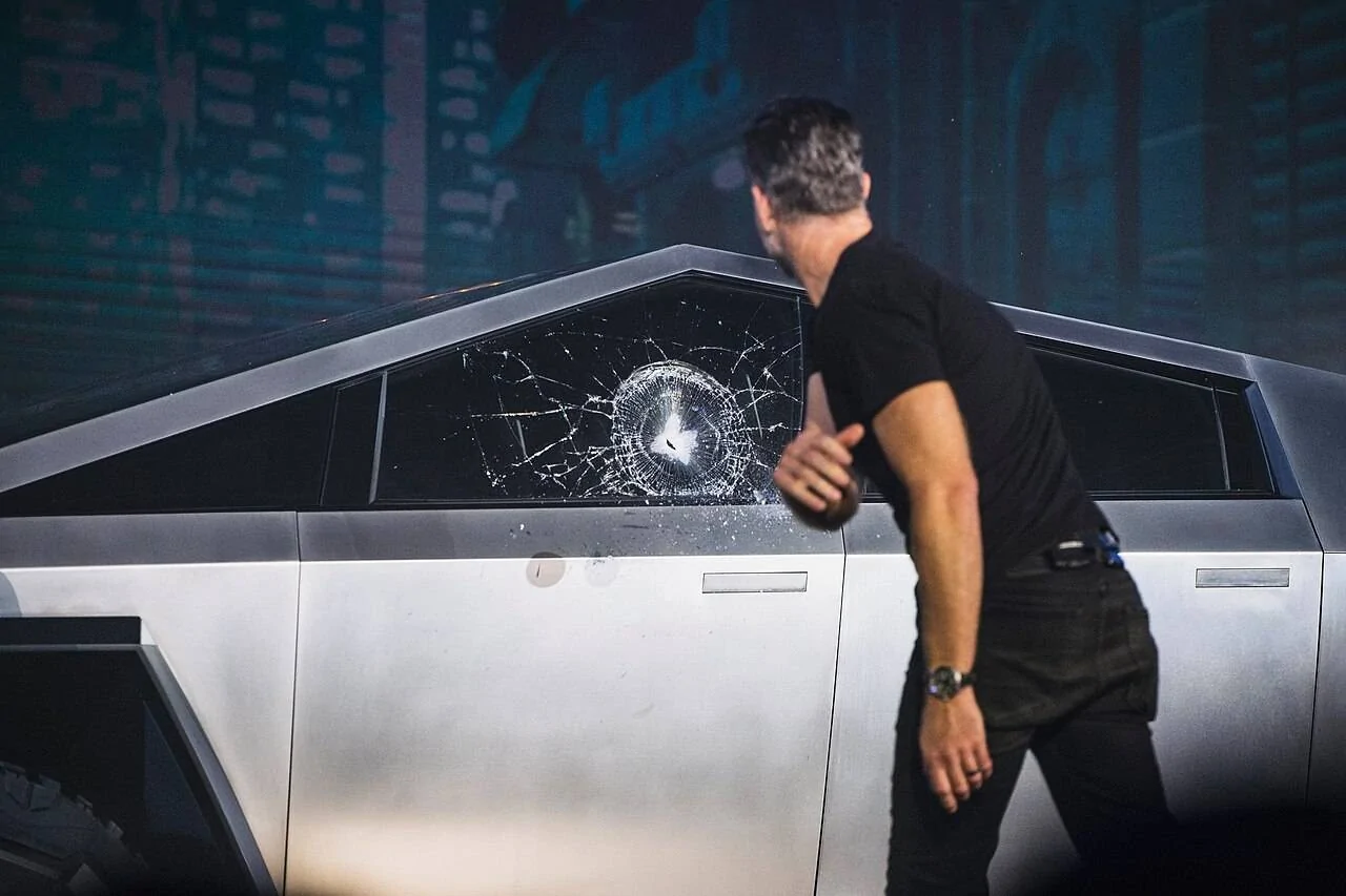 Tesla Cybertruck Breaker / cutter for Laminated Windows 1280px-Tesla_Cybertruck_damaged_windo