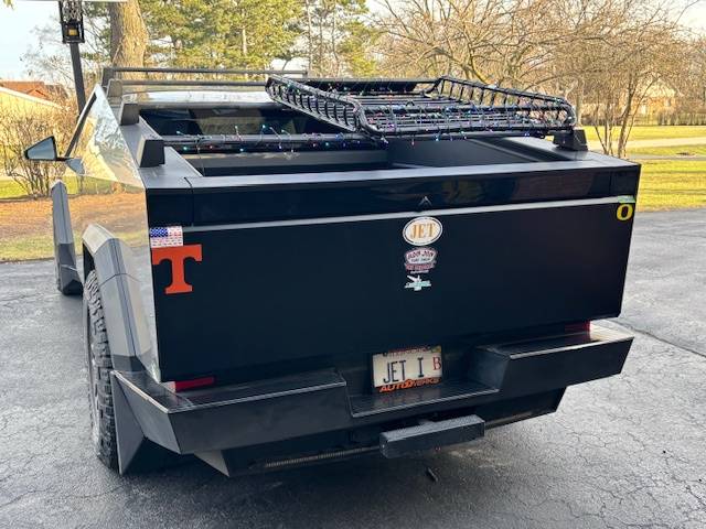 Tesla Cybertruck Cross Bars Utility IMG_8644