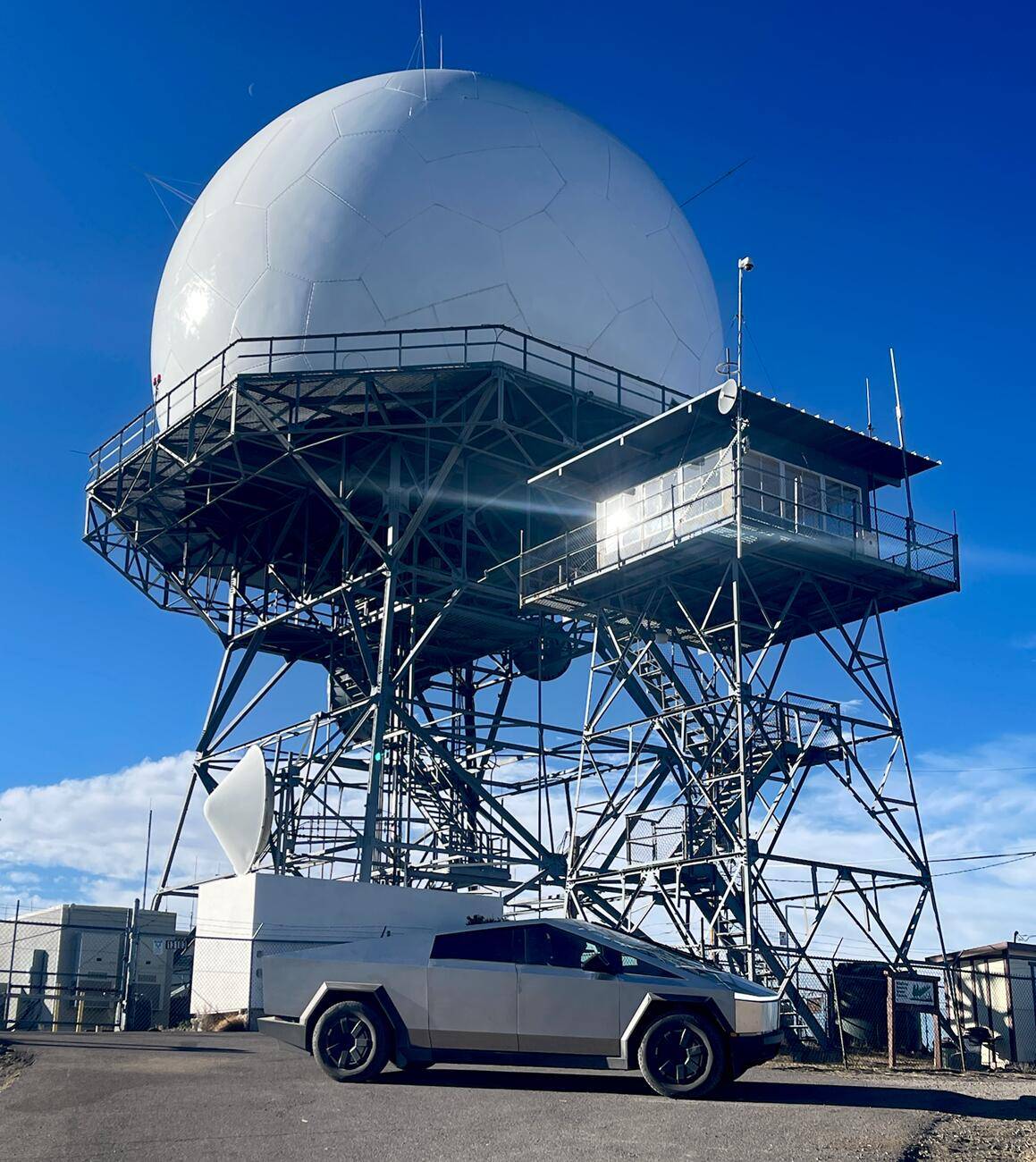 Tesla Cybertruck Daily random Cybertruck photos thread - Post Yours! 📸 🤳 Screenshot 2024-12-25 at 15.43.41