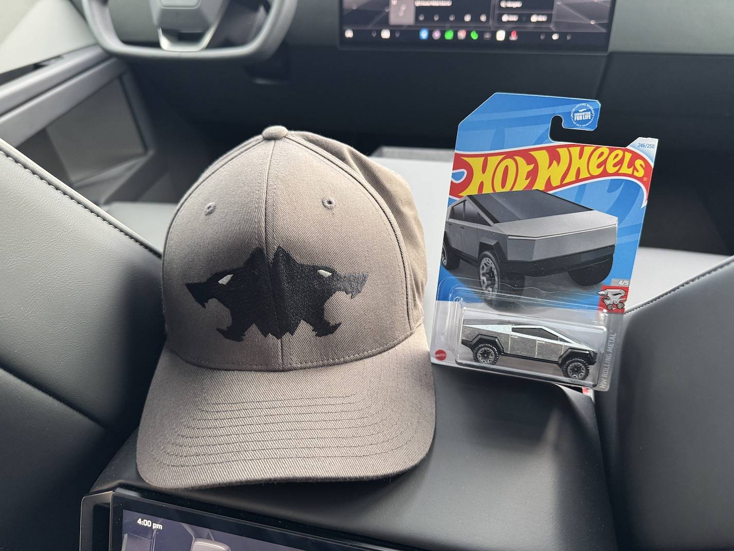 Tesla Cybertruck Daily random Cybertruck photos thread - Post Yours! 📸 🤳 IMG_8408.JPG
