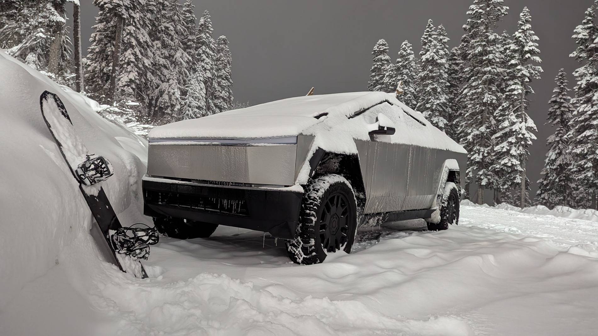 Tesla Cybertruck 🥶 The ultimate winter test: Yukon Cybertruck solstice trip PXL_20241226_055859920