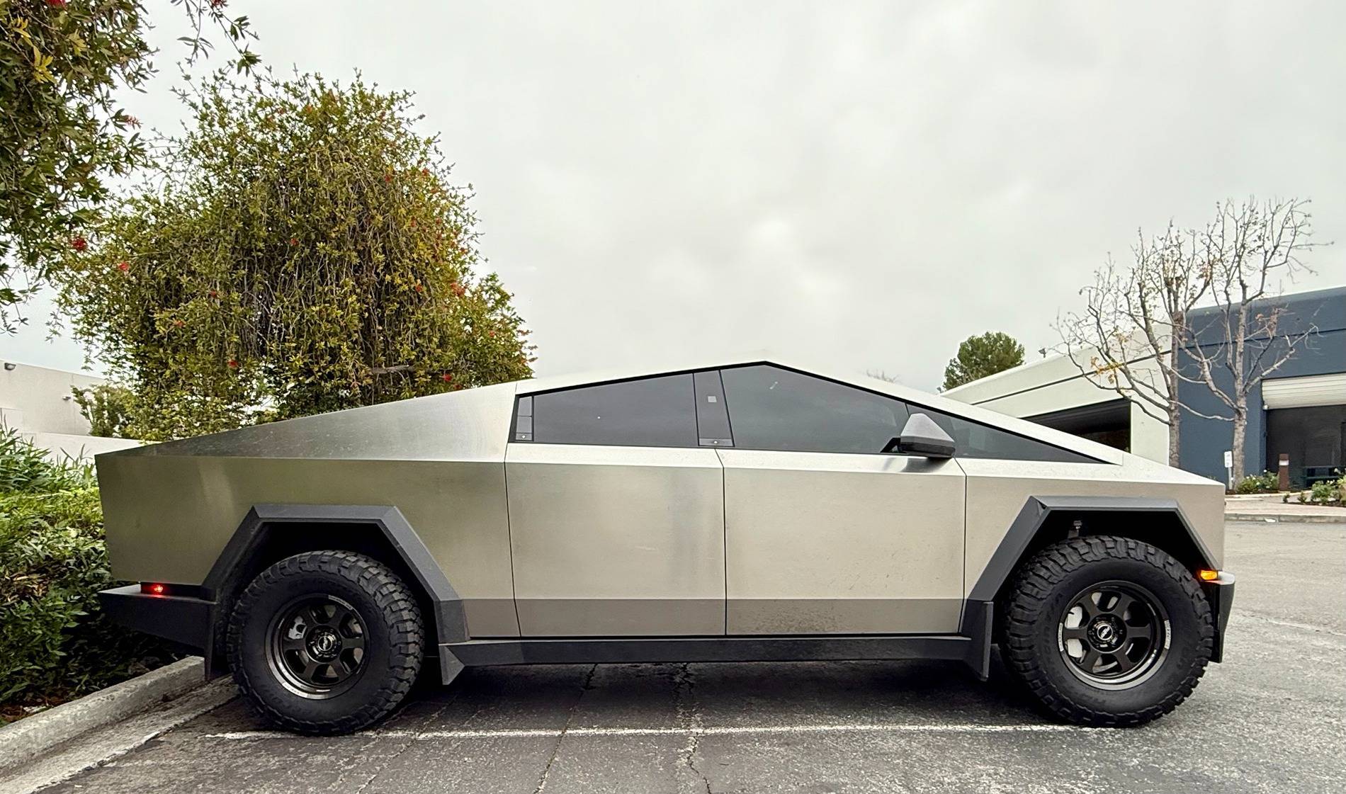 Tesla Cybertruck Volk Racing Forged TE37XT 18x9" +0 wheels w/ BFG HD Terrain T/A tires on Cybertruck IMG_1486