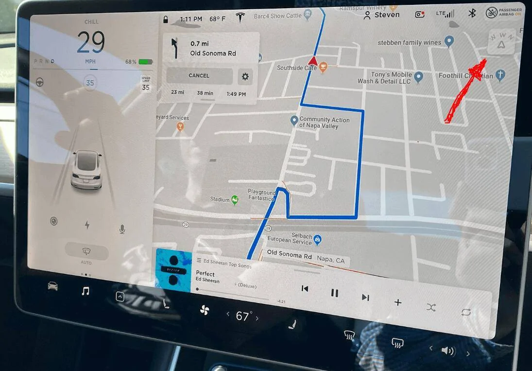 Tesla Cybertruck Dealing with FSD and Pay attention to the road 1735390551790-