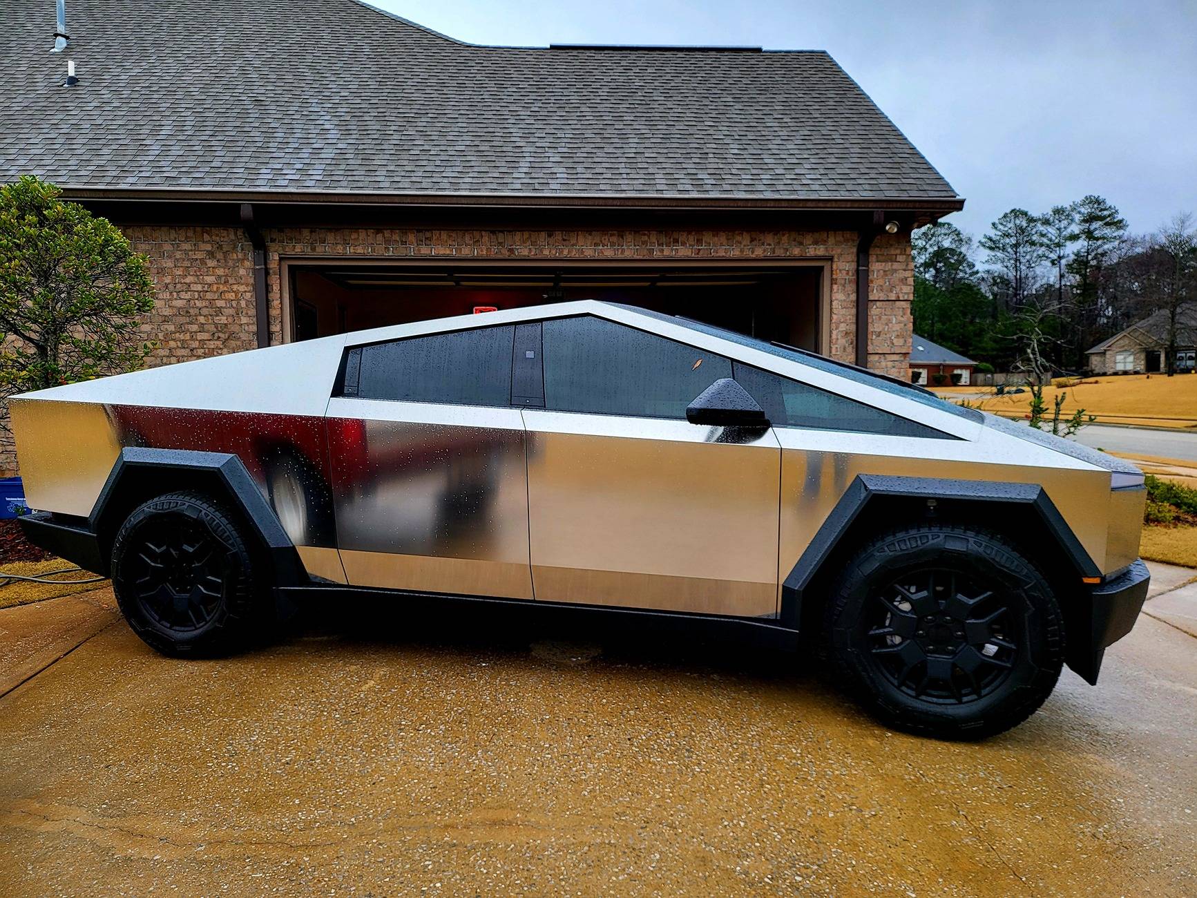 Tesla Cybertruck "Shine Bright 🌞 Like a Diamond 💎  "White Diamond Metal Polish" making 007 *Casino Royale* clean. 20241227_130509