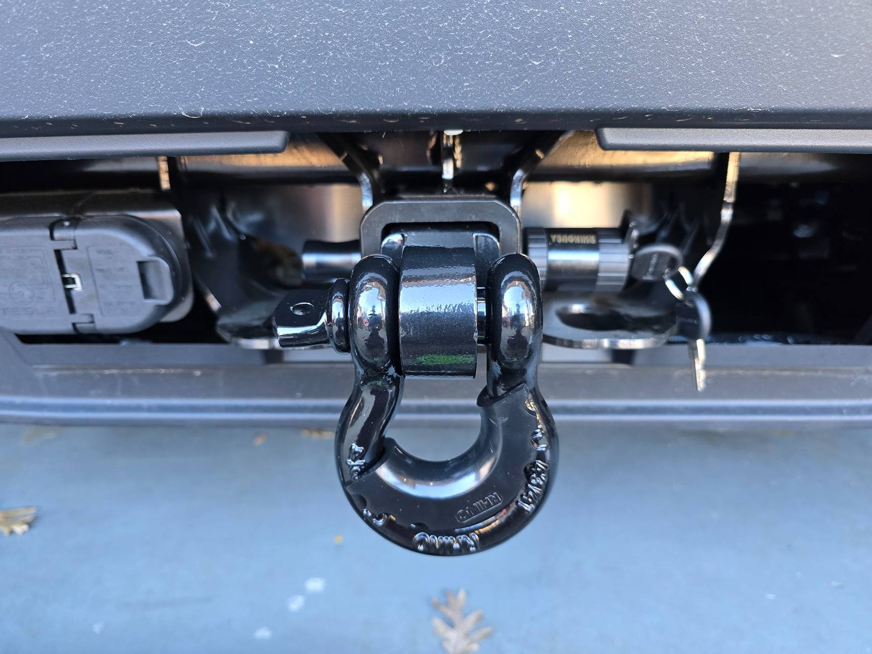 Tesla Cybertruck Receiver hitch pin that works? 20241230_135958