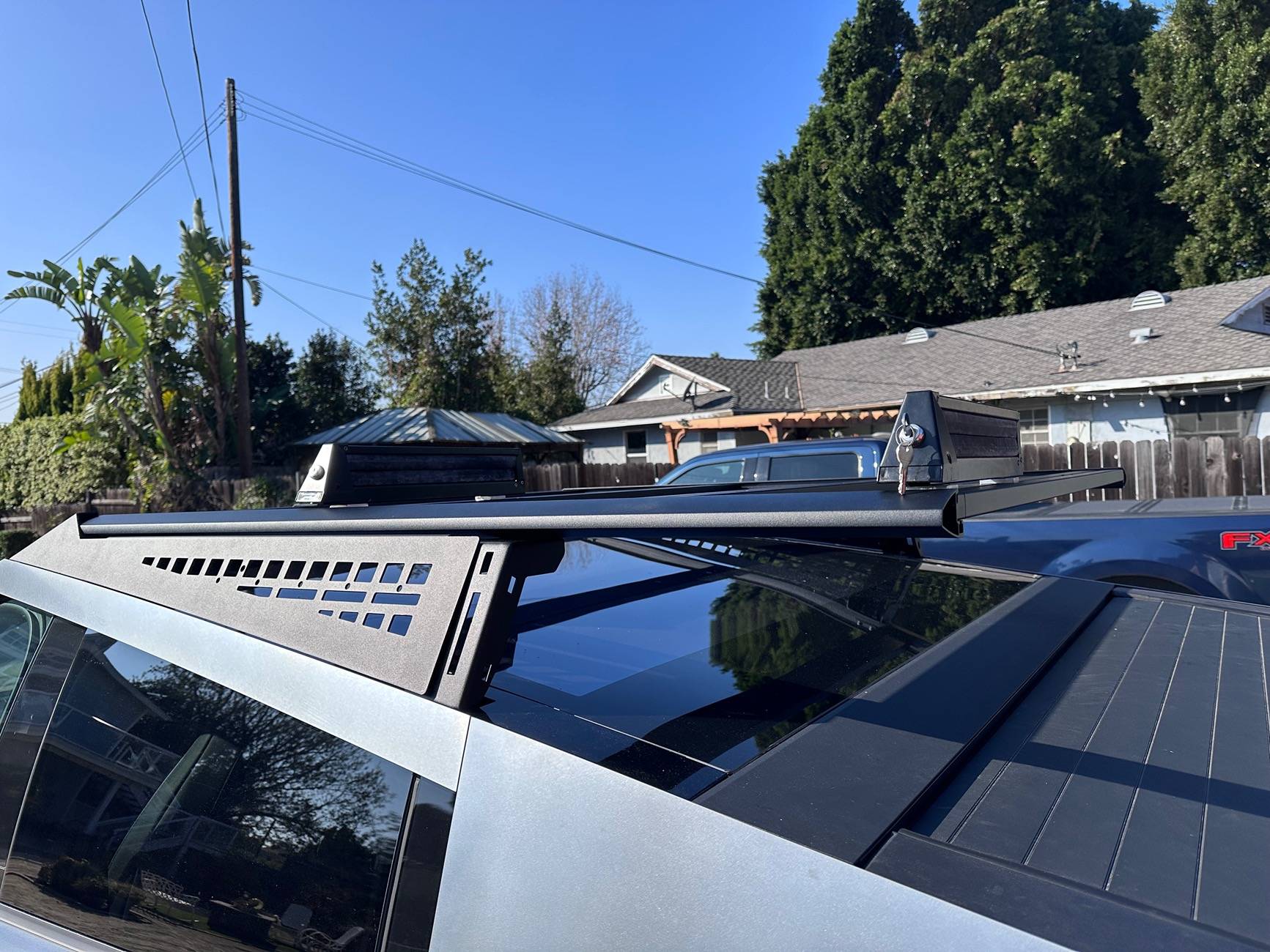 Tesla Cybertruck Cybertruck Ski Roof Racks HELP! 1735617686056-wl