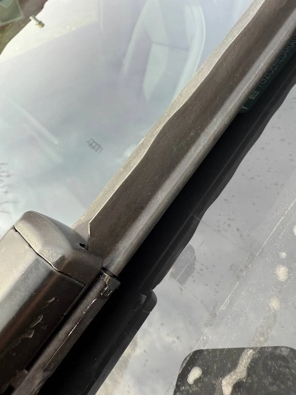 Tesla Cybertruck New wiper design IMG_2474