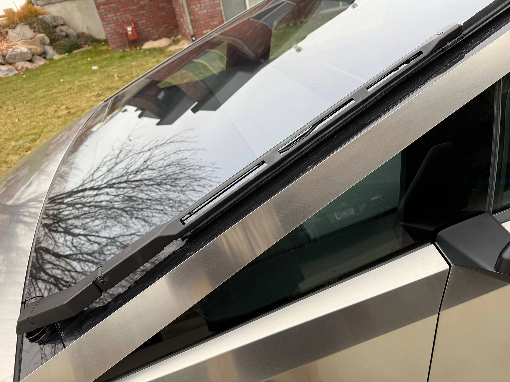 Tesla Cybertruck New wiper design IMG_2484
