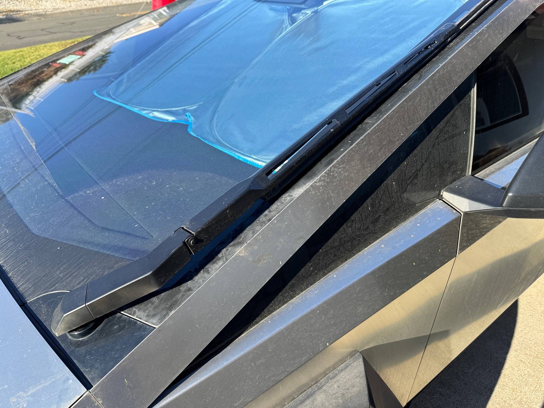 Tesla Cybertruck New wiper design IMG_4944.JPG