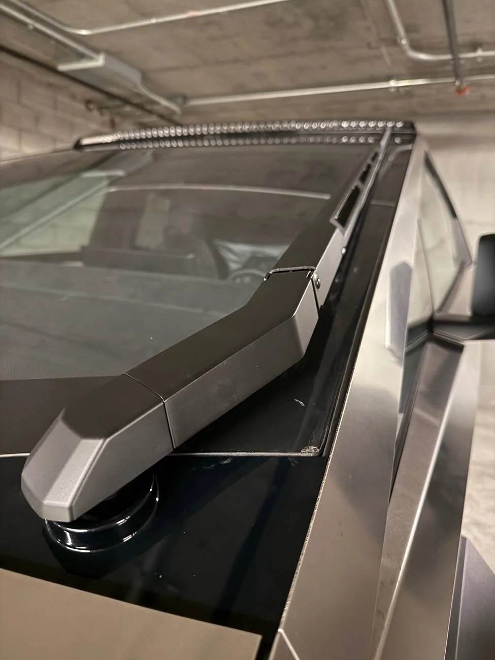 Tesla Cybertruck New wiper design IMG_4136