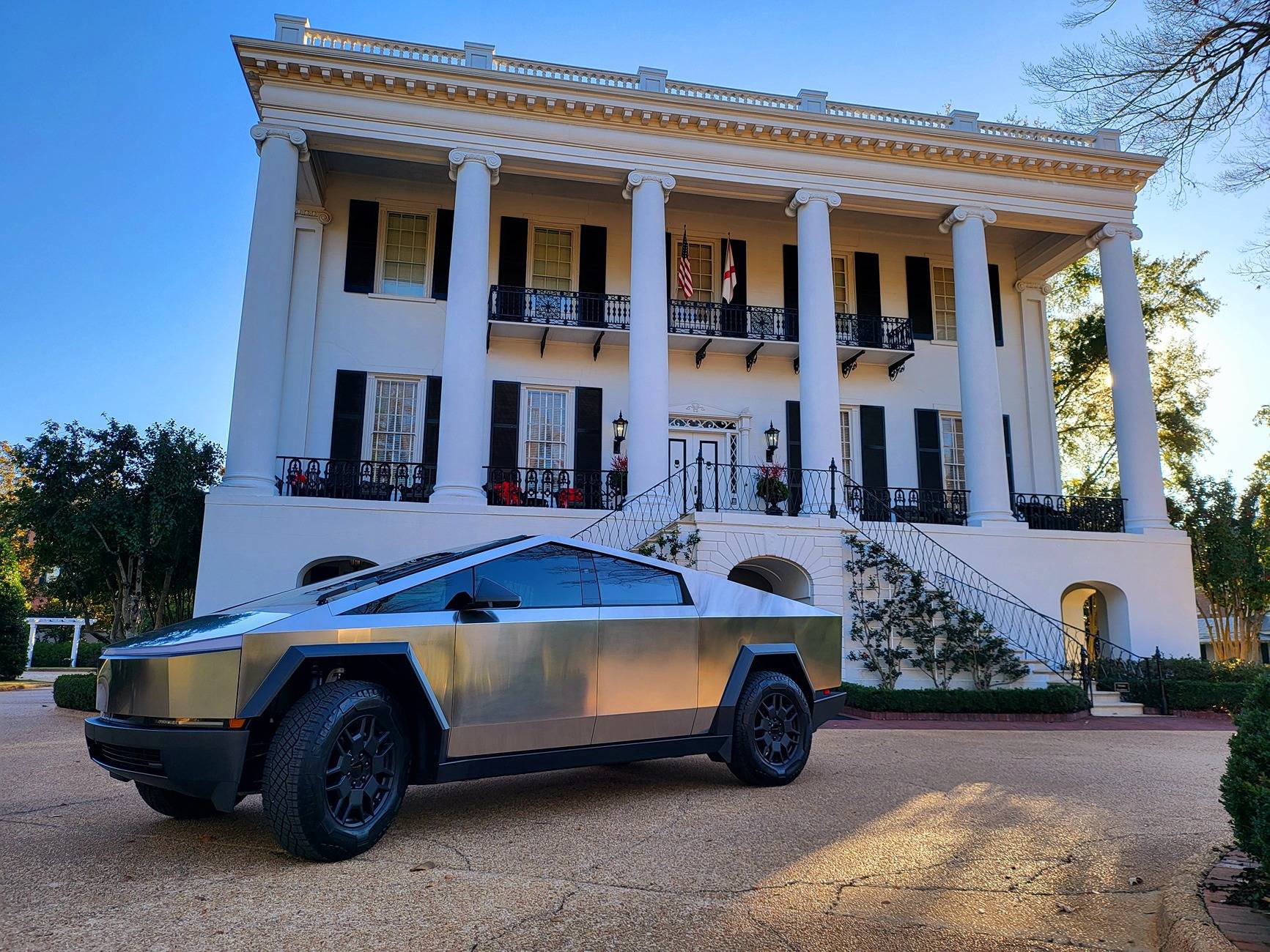 Tesla Cybertruck "Shine Bright 🌞 Like a Diamond 💎  "White Diamond Metal Polish" making 007 *Casino Royale* clean. 20250103_152002