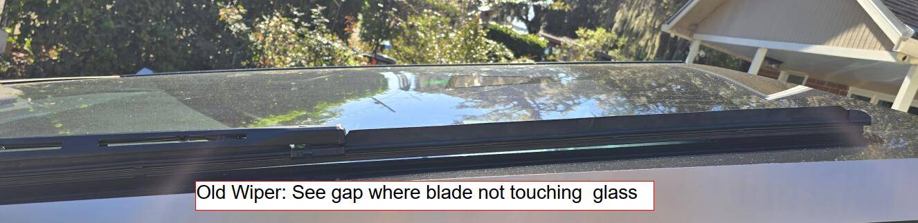 Tesla Cybertruck Windshield wiper/sprayer not cleaning full windshield anyone? 1736007924346-n