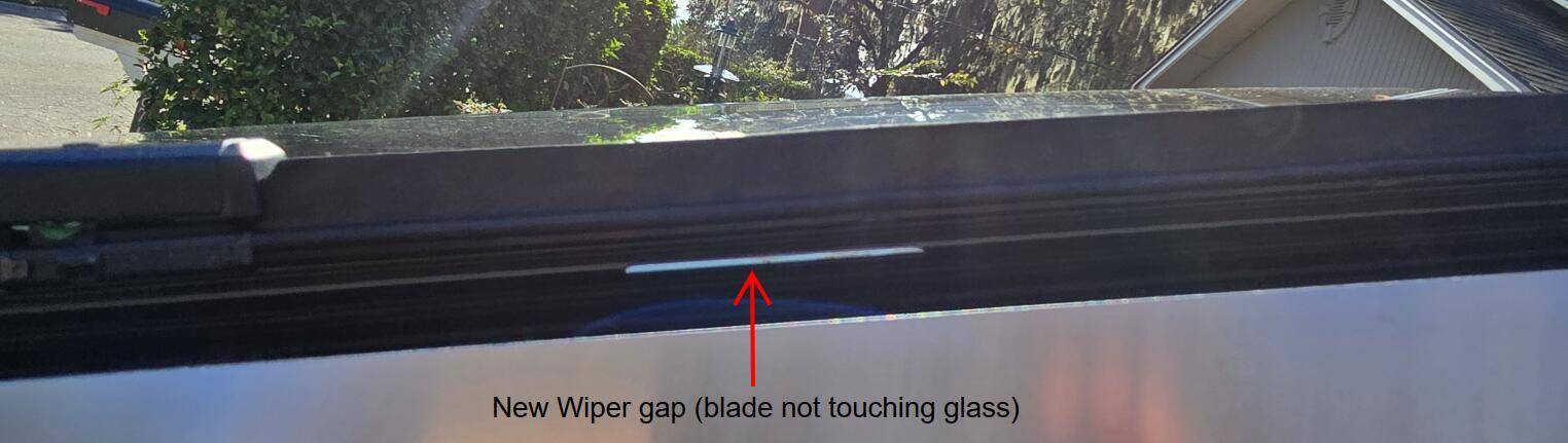Tesla Cybertruck Windshield wiper/sprayer not cleaning full windshield anyone? 1736008012415-hv