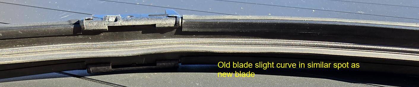 Tesla Cybertruck Windshield wiper/sprayer not cleaning full windshield anyone? 1736008257931-5i
