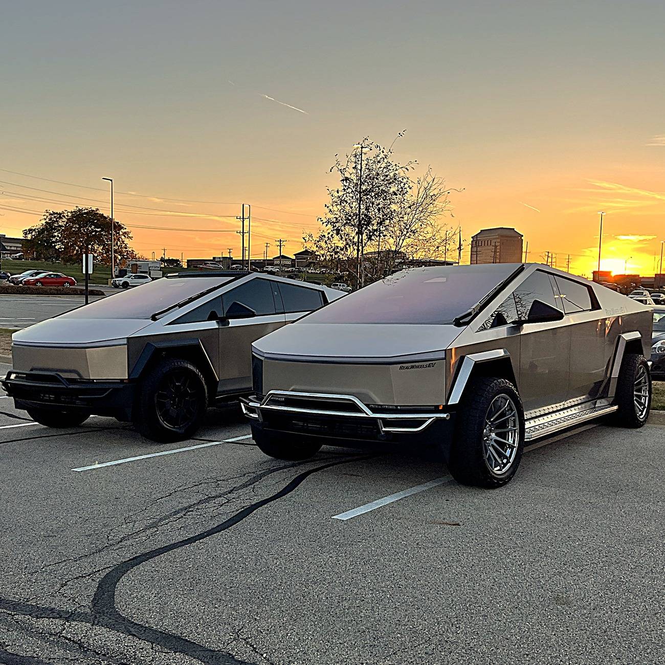 Tesla Cybertruck 🦅Let's see that American spirit!  Show off your American-made Cybertruck mods here👇 2CTsunset