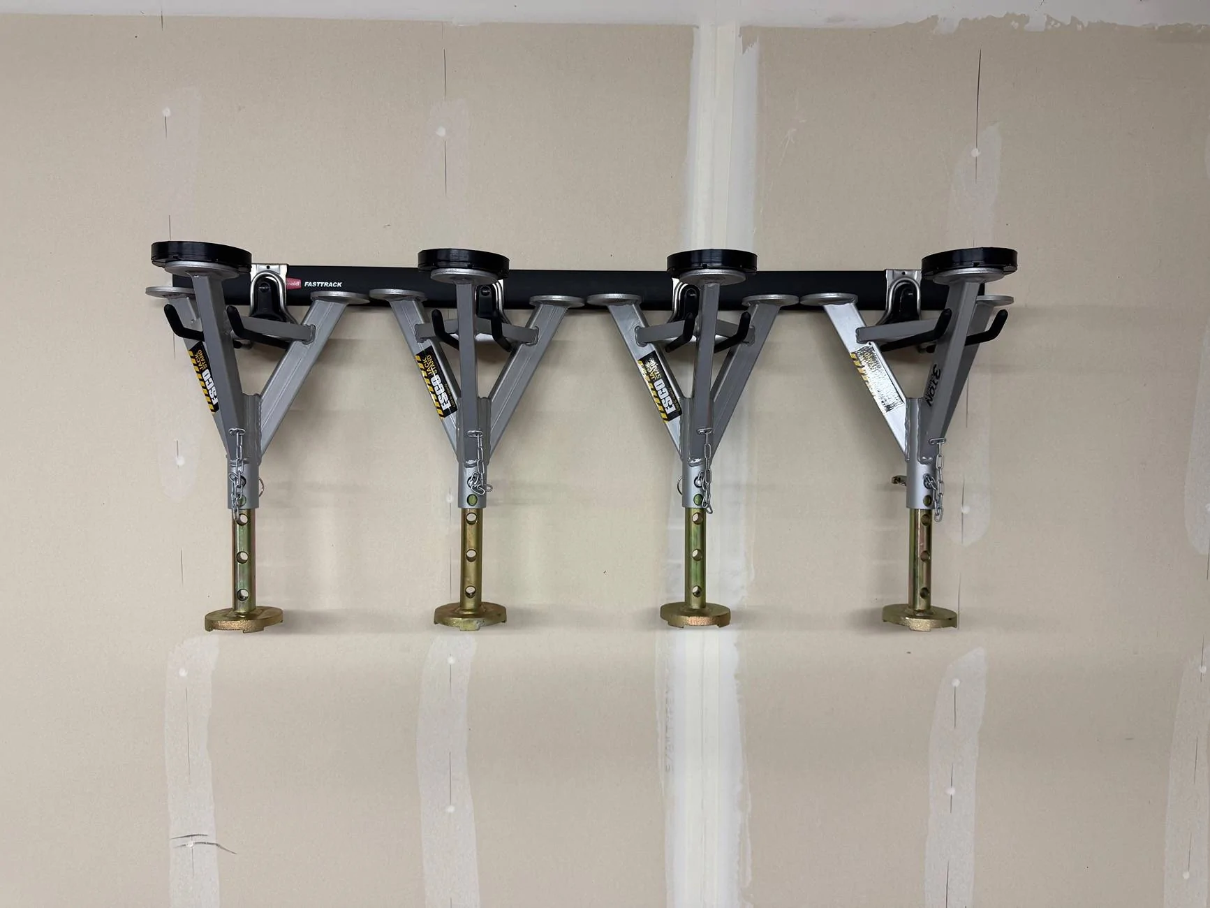 Tesla Cybertruck Tire rotation DIY? 1736286015870-vz