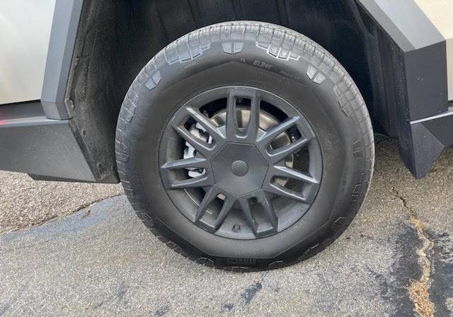 Tesla Cybertruck Core Wheels Plastic Hubcaps Breakage? ct3
