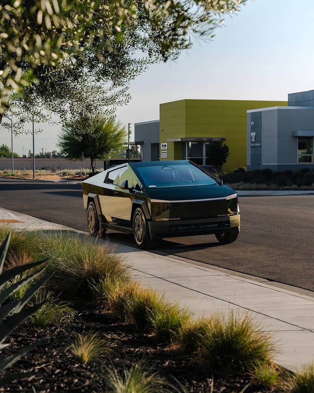 Tesla Cybertruck GREEN Vinyl Wrap & PPF Cybertruck -- Photos & Videos 469159484_18104135083456930_4345277506259609428_n