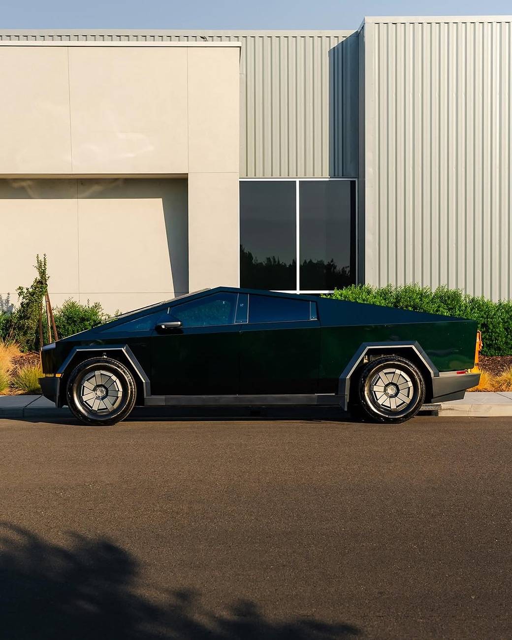 Tesla Cybertruck GREEN Vinyl Wrap & PPF Cybertruck -- Photos & Videos 469175940_18104135074456930_7875625167440732479_n