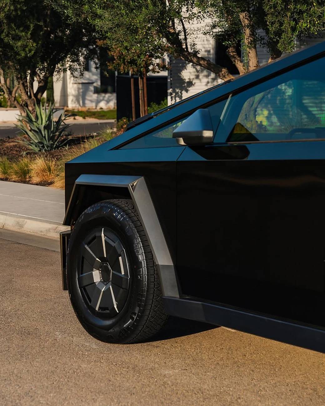 Tesla Cybertruck GREEN Vinyl Wrap & PPF Cybertruck -- Photos & Videos 469191478_18104135101456930_8088443092206080798_n