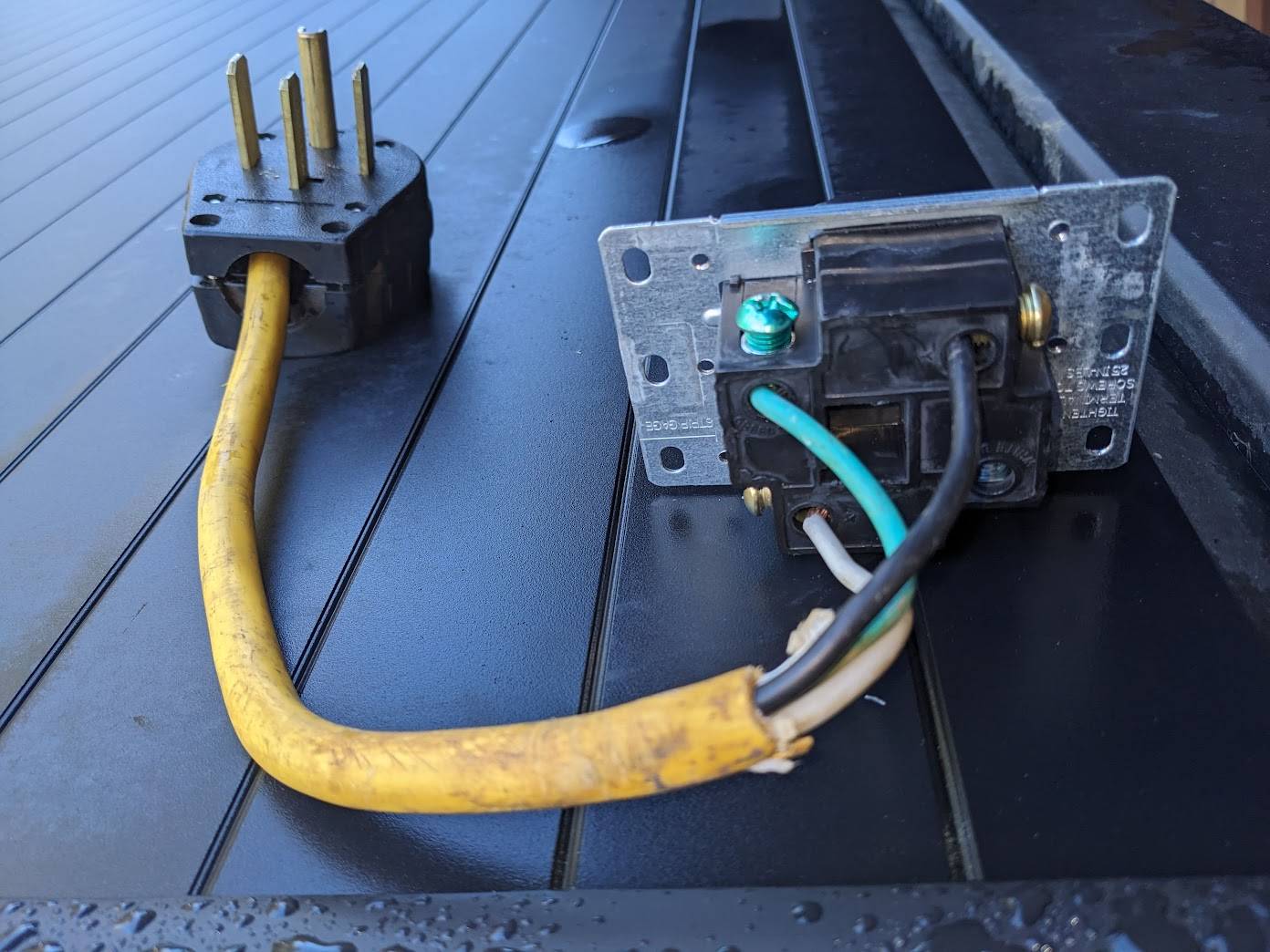 Tesla Cybertruck Portable generator as "Range Extender" PXL_20250110_210049594
