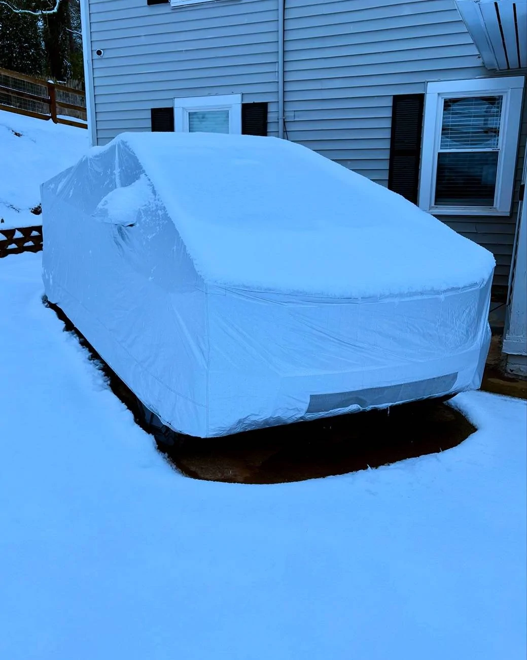 Tesla Cybertruck OEM Cybertruck cover in snow B2DF6794-42B7-4355-A3D2-090A225858ED