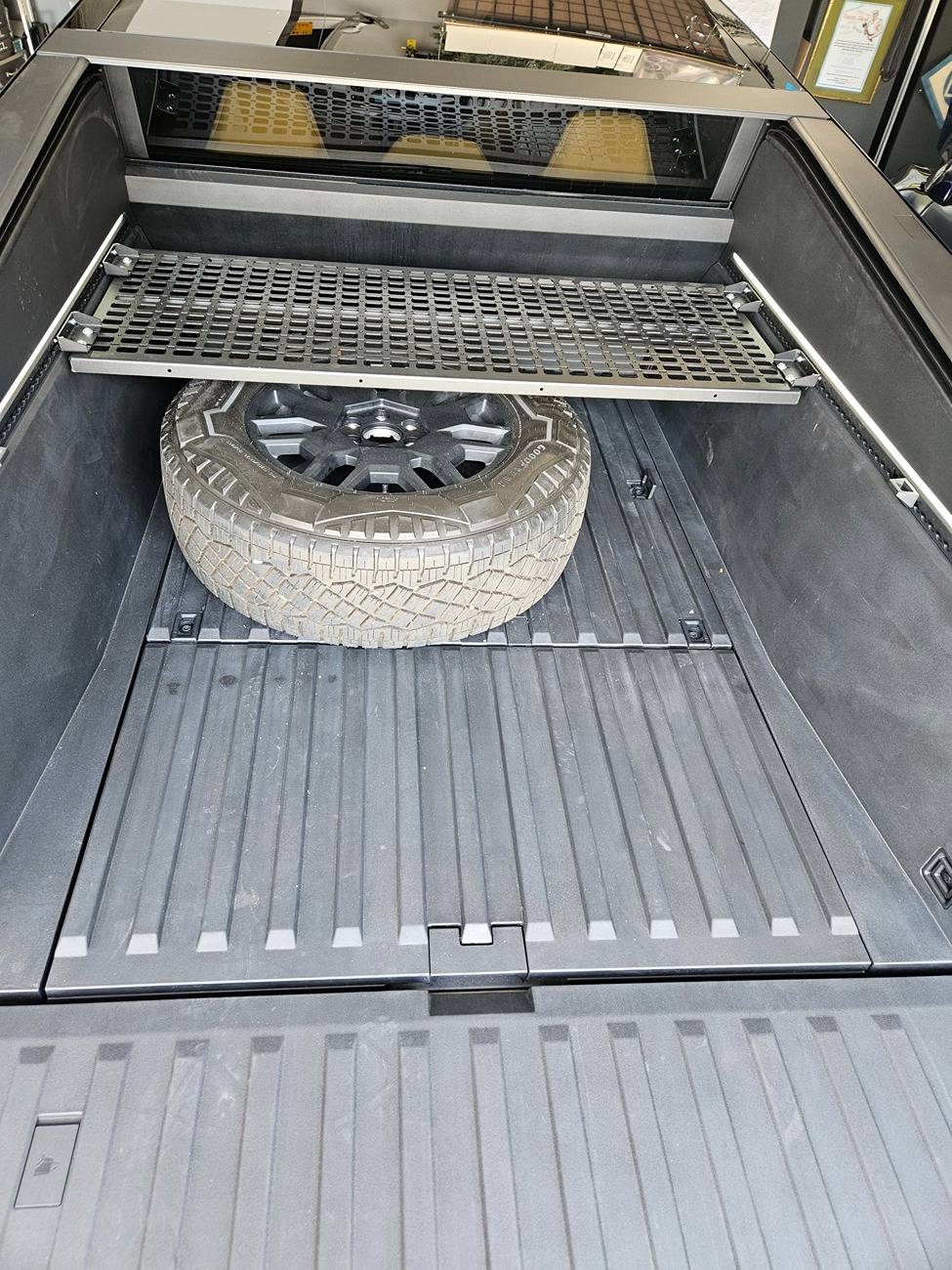 Tesla Cybertruck Platform over spare tire in bed? 20240829_153310