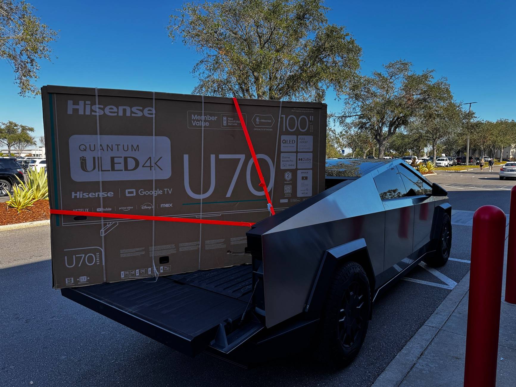 Tesla Cybertruck What Are You Hauling in your Cybertruck? 🦾 👷‍♂️ IMG_8028