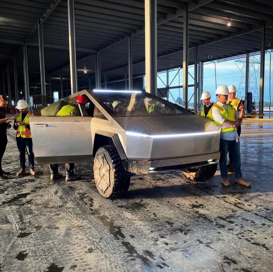 Tesla Cybertruck Real Life Cybertruck Photos Compilation (No renders please) fcdwt7lvlf471