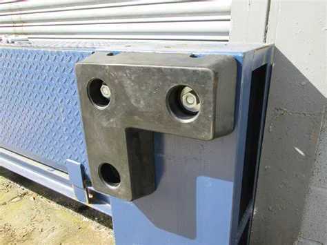Tesla Cybertruck CT rear bumper is not a bumper iu