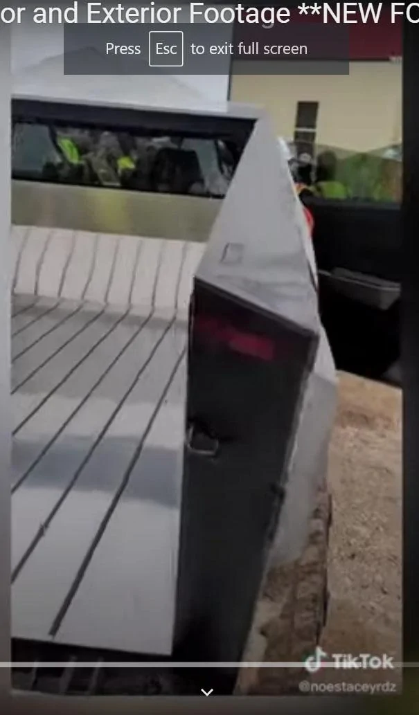 Tesla Cybertruck CT rear bumper is not a bumper bumper-tailgate-brakelight