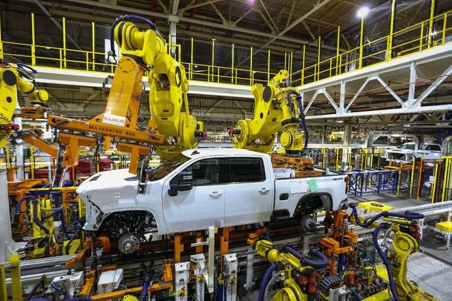 Tesla Cybertruck GM to halt production at nearly all North America assembly plants due to new chip problem 3-a369-4e3d-a57b-1e2bf4d92e25-GMFlintSilverado44_5