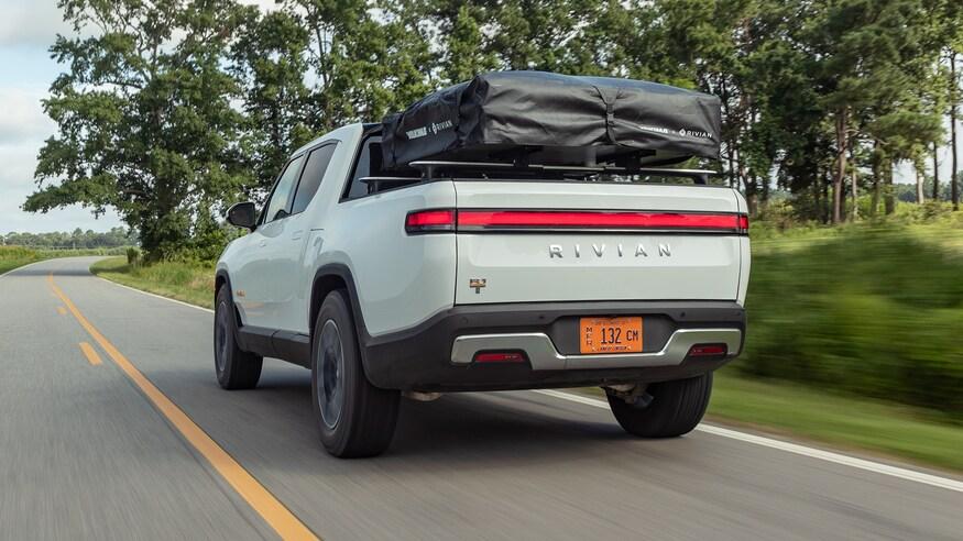 Tesla Cybertruck MotoTrend: The 2022 Rivian R1T Is the Most Remarkable Pickup We’ve Ever Driven 2022-Rivian-R1T-4