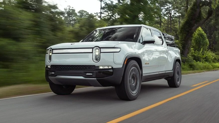 Tesla Cybertruck MotoTrend: The 2022 Rivian R1T Is the Most Remarkable Pickup We’ve Ever Driven 2022-Rivian-R1T-6