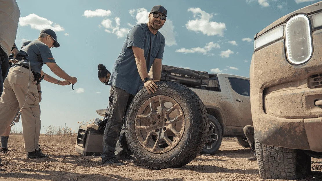 Tesla Cybertruck MotorTrend: 2022 Rivian R1T Spare Tire Explained: Fixing Flats Just Got Easier 1630966904254