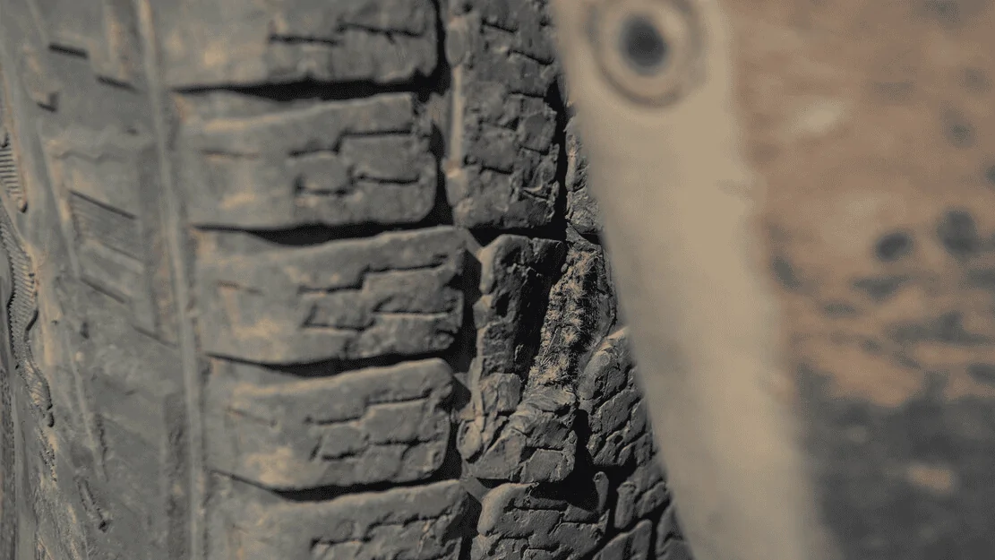 Tesla Cybertruck MotorTrend: 2022 Rivian R1T Spare Tire Explained: Fixing Flats Just Got Easier 1630966917281