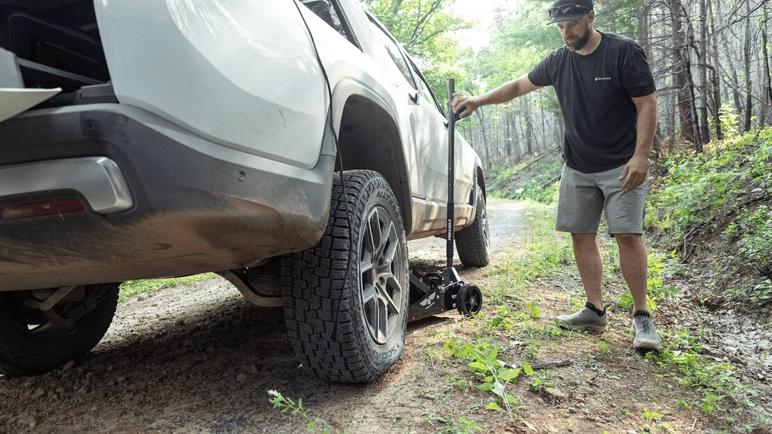 Tesla Cybertruck MotorTrend: 2022 Rivian R1T Spare Tire Explained: Fixing Flats Just Got Easier 1630966972741