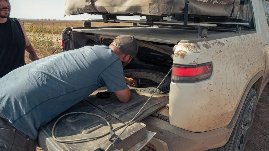 Tesla Cybertruck MotorTrend: 2022 Rivian R1T Spare Tire Explained: Fixing Flats Just Got Easier 2022-Rivian-R1T-Spare-Tire-Explained-7