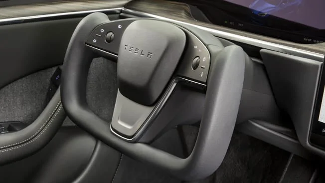 Tesla Cybertruck Consumer Reports: Tesla's New Steering Yoke Shows Little Benefit and Potential Safety Pitfalls CR-Cars-InlineHero-2021-Tesla-Model-S-Yoke-9-21