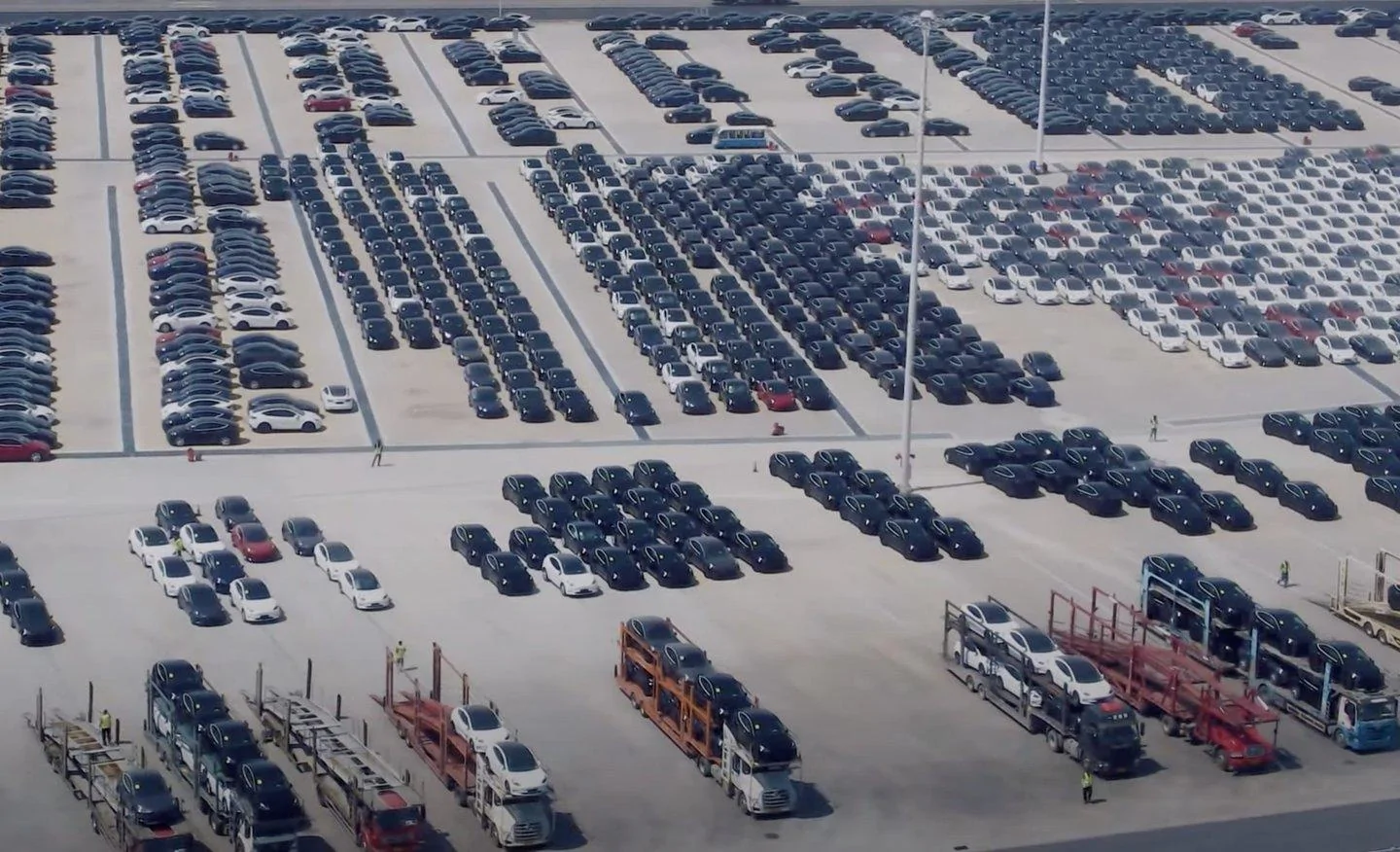 Tesla Cybertruck Tesla Shanghai to make 300,000 cars Jan-Sept despite chip shortage FAQlWiXVUAI4tDm