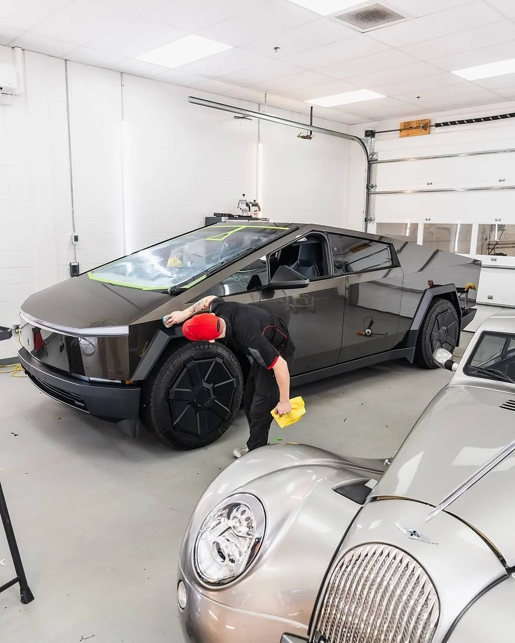 Tesla Cybertruck Pure PPF Platinum Cybertruck wrapped by Eastern Legends Snapinsta.app_472899383_18442797007073201_3739194384509359002_n_1080