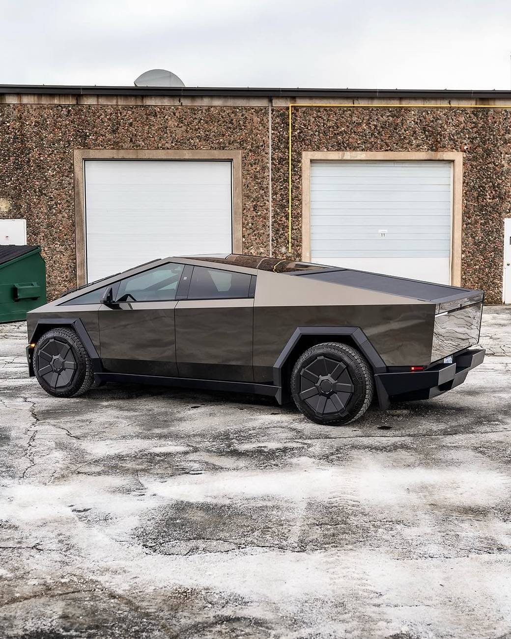 Tesla Cybertruck Pure PPF Platinum Cybertruck wrapped by Eastern Legends Snapinsta.app_473056937_18442797046073201_3072486225392325192_n_1080