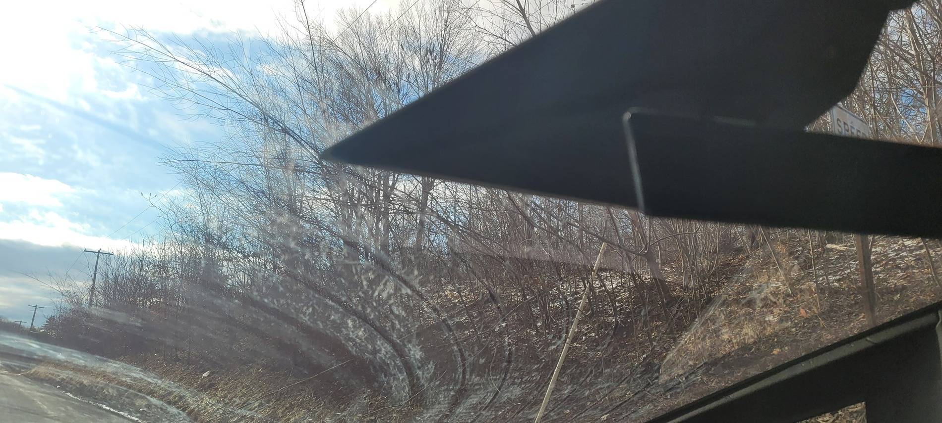Tesla Cybertruck Does everyone’s windshield wiper suck? 20250105_134333