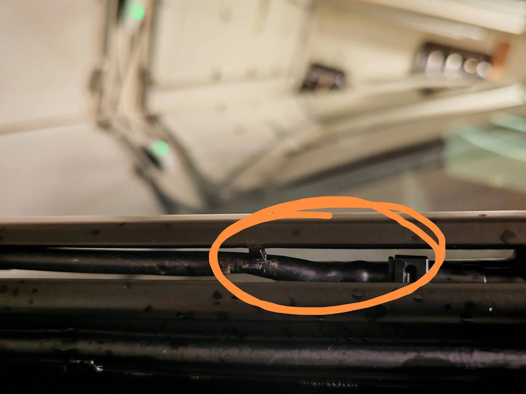 Tesla Cybertruck No washer fluid at the blade - solved IMG_20250117_212224