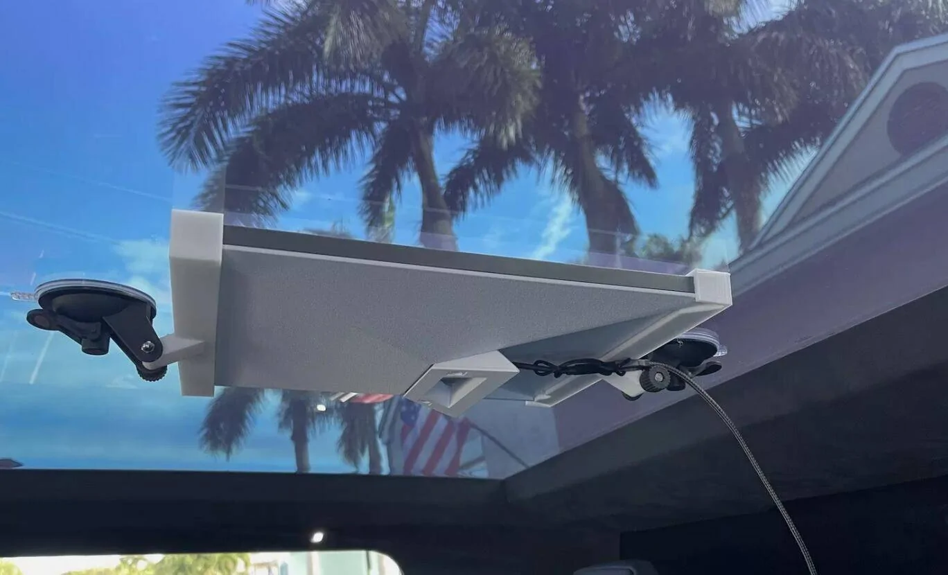 Tesla Cybertruck Mini Starlink signal through the ceiling glass of the Cybertruck? 1737383519993-h1