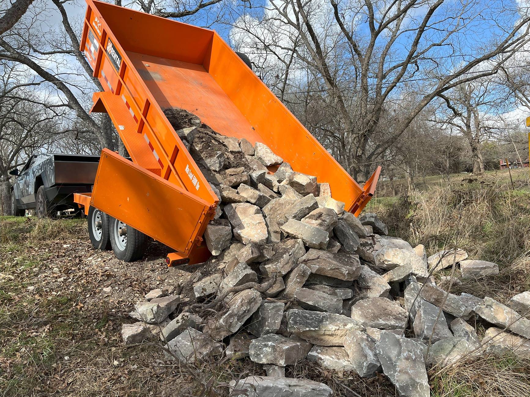 Tesla Cybertruck What Are You Hauling in your Cybertruck? 🦾 👷‍♂️ IMG_3587