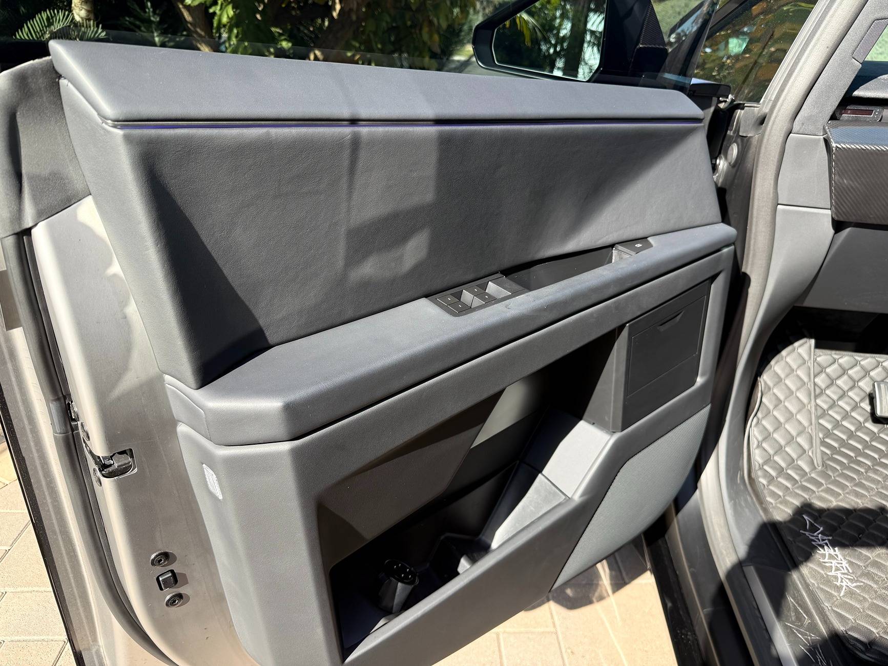 Tesla Cybertruck Carbon Fiber Dash Review and Closeups IMG_3954