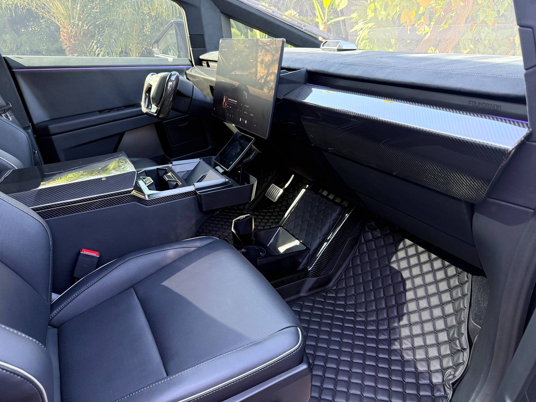 Tesla Cybertruck Carbon Fiber Dash Review and Closeups IMG_3948