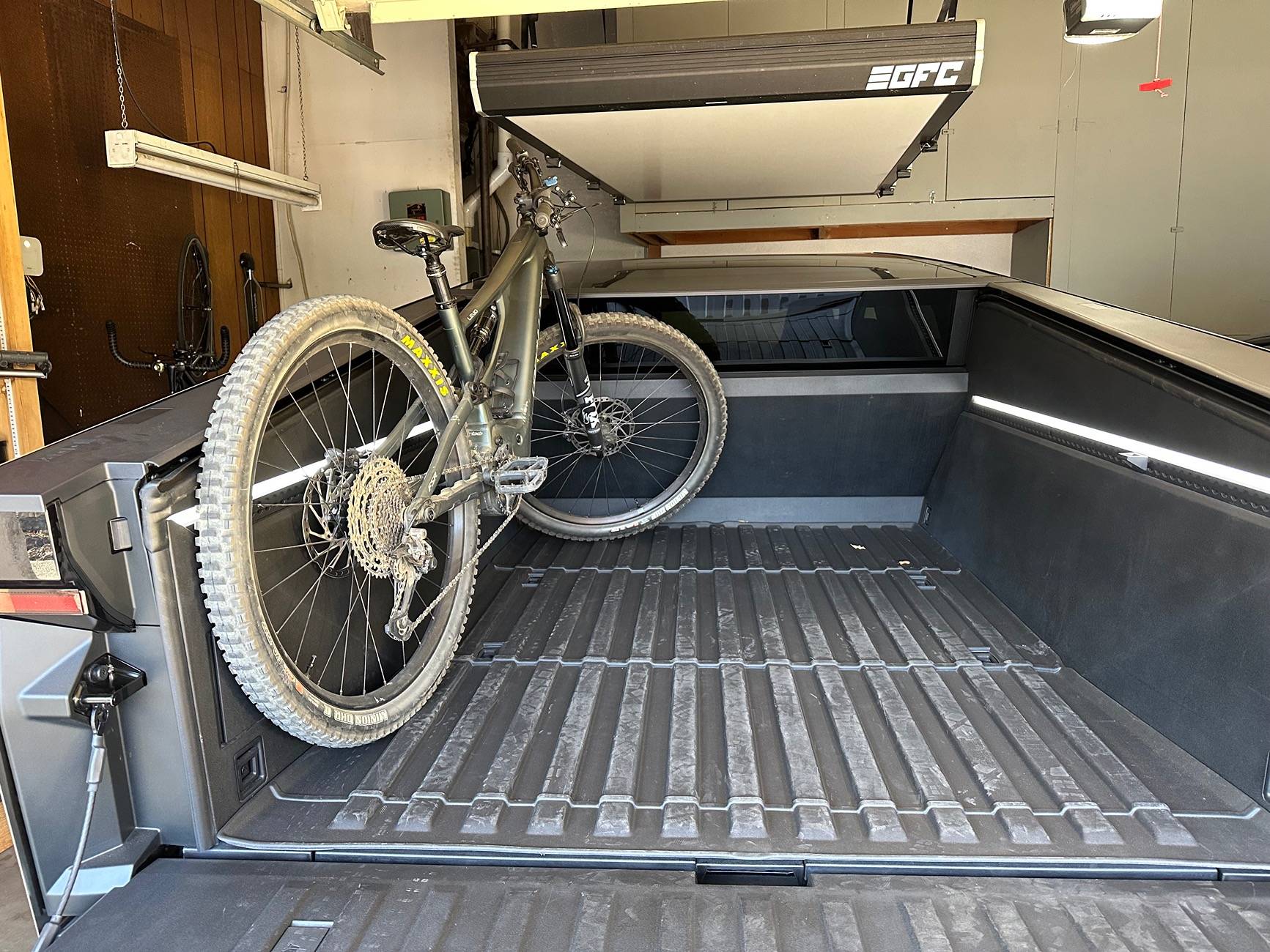 Tesla Cybertruck Bike hitch rack approved: 1up hitch rack IMG_6517
